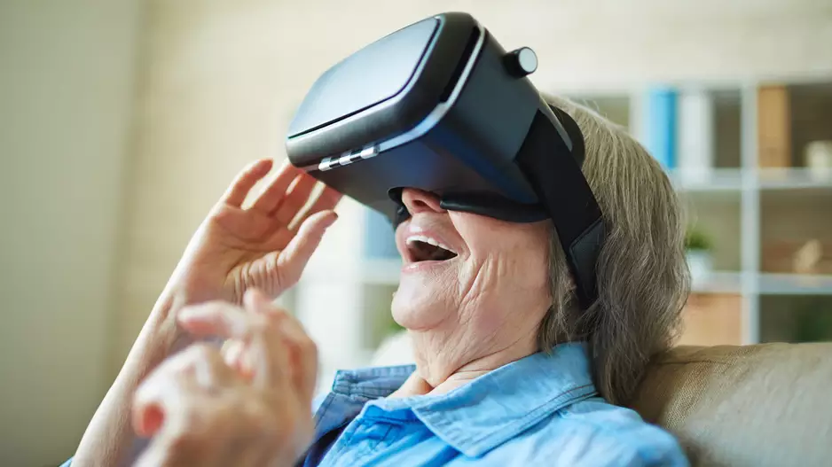 elderly patient using virtual reality TAVR transcatheter aortic valve replacement